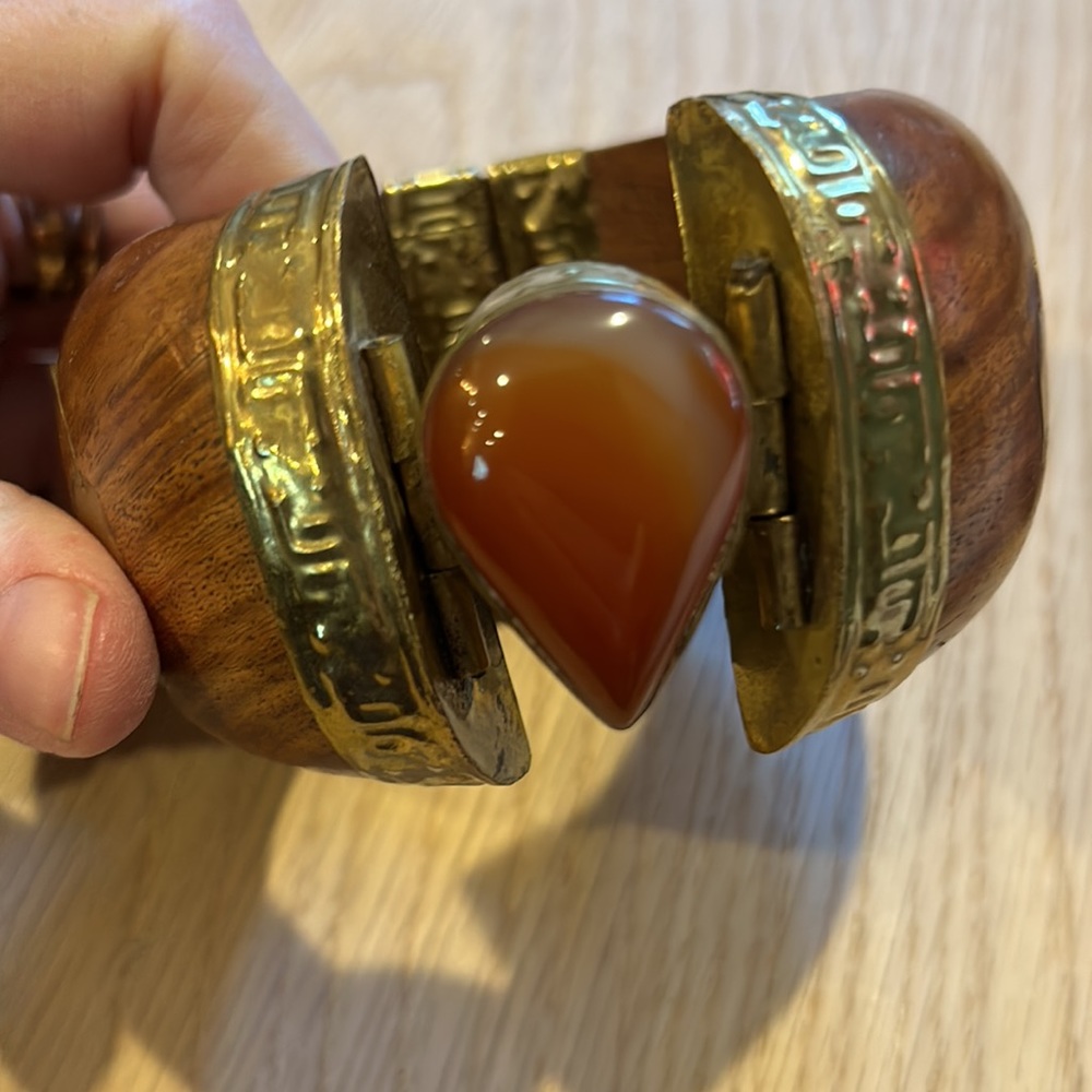 Wooden bracelet - Picture 8 of 8